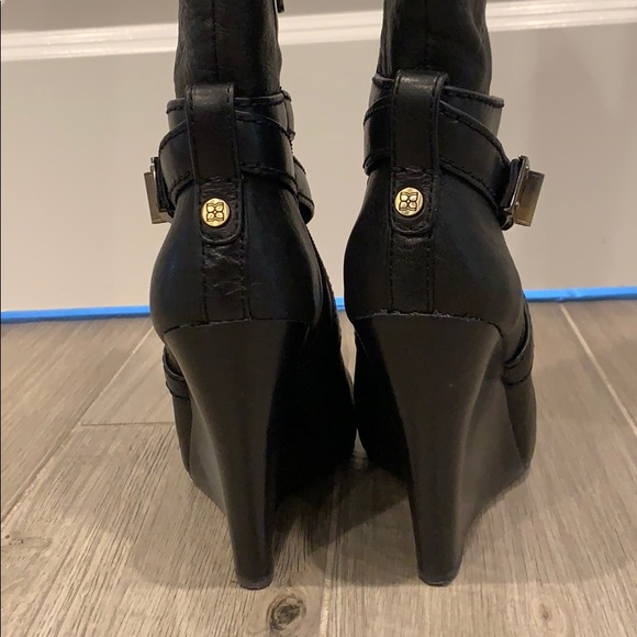 BCBGMAXAZRIA Remy Wedge Boot - Picture 4 of 8